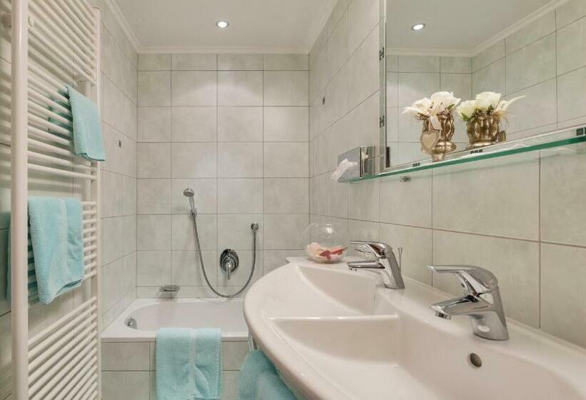 디럭스 룸, Ehrenreich