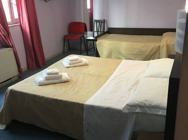 اتاق استاندارد سه نفره, Lucania