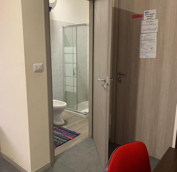 اتاق استاندارد سه نفره, Lucania