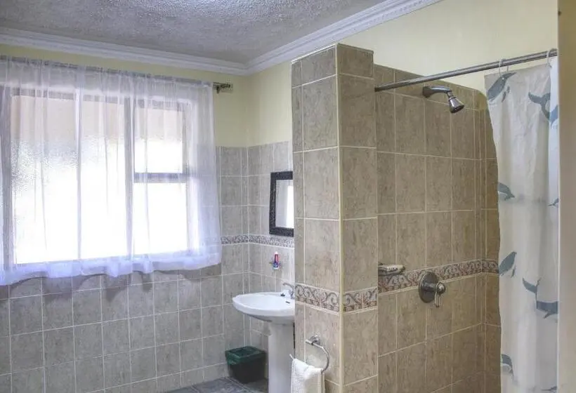 اتاق استاندارد با چشم‌انداز باغ, Unique Bed And Breakfast
