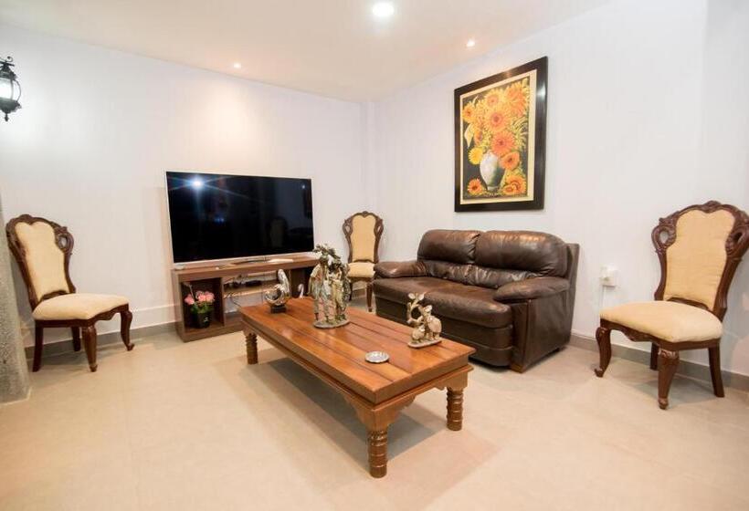 标准间, Casa Real