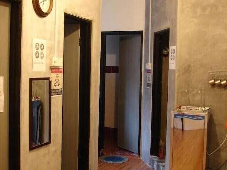 تختخواب در اتاق مشترک, The Bodhi Lodge   Hostel