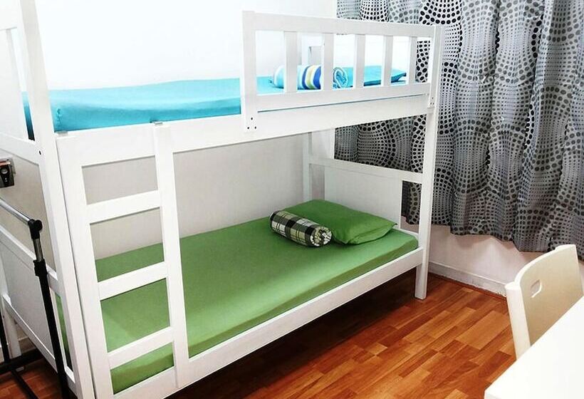 تختخواب در اتاق مشترک, The Bodhi Lodge   Hostel