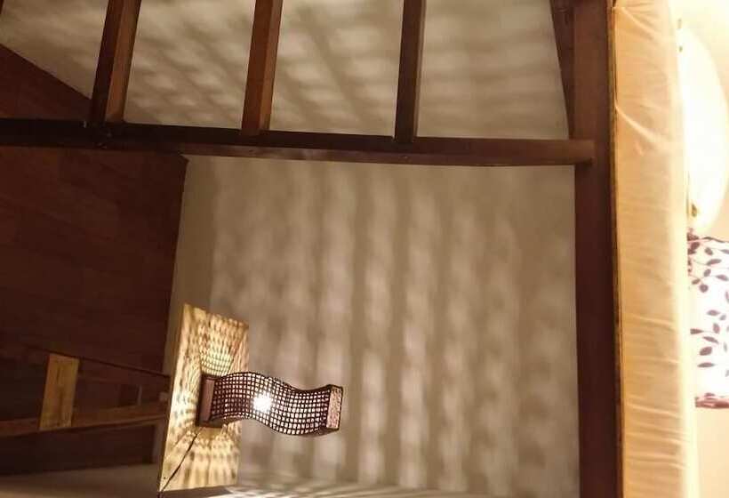 تختخواب در اتاق مشترک, The Bodhi Lodge   Hostel