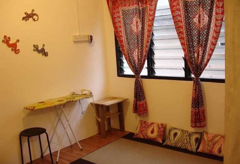 تختخواب در اتاق مشترک, The Bodhi Lodge   Hostel