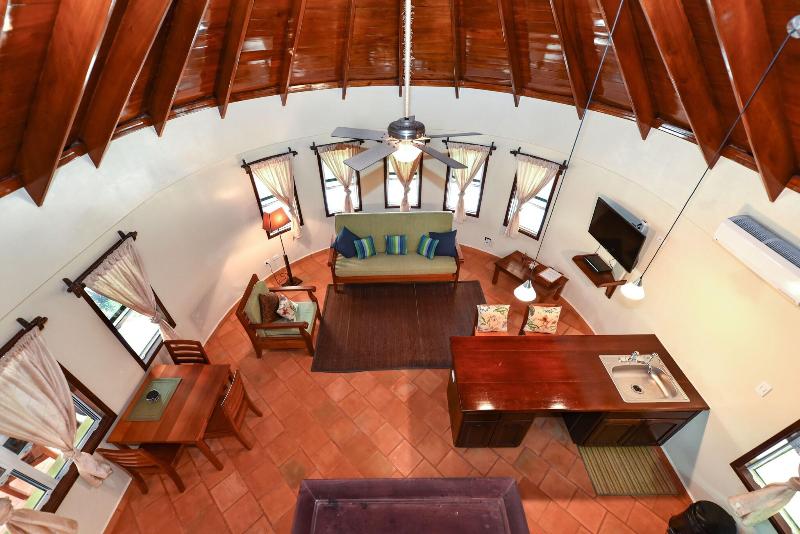 بانگلوی استاندارد, Orchid Bay Resort