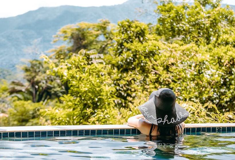 マウンテンビュースイート, Sleeping Giant Rainforest Lodge