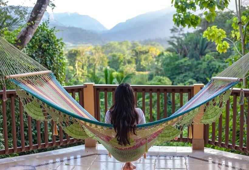 سوییت با چشم‌انداز کوه, Sleeping Giant Rainforest Lodge