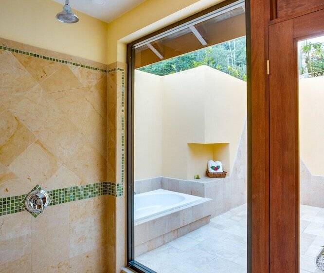اتاق استاندارد با چشم‌انداز رودخانه, Sleeping Giant Rainforest Lodge