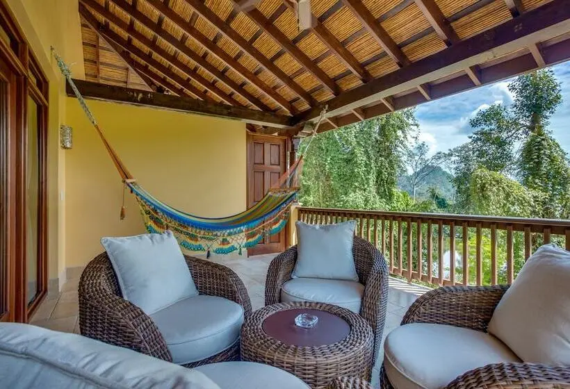 اتاق استاندارد با چشم‌انداز رودخانه, Sleeping Giant Rainforest Lodge