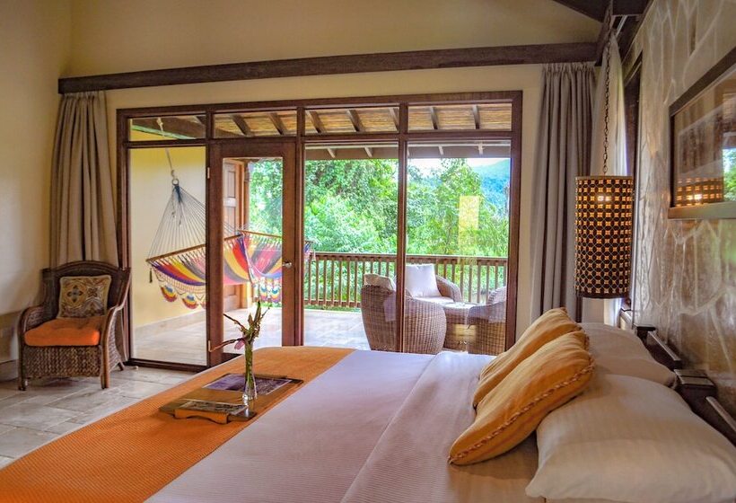 اتاق استاندارد با چشم‌انداز رودخانه, Sleeping Giant Rainforest Lodge
