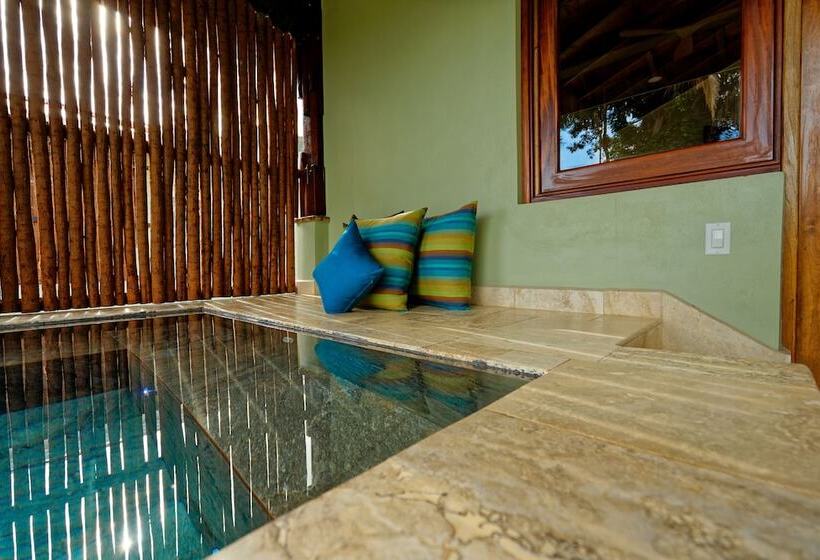 リバービュースイート, Sleeping Giant Rainforest Lodge