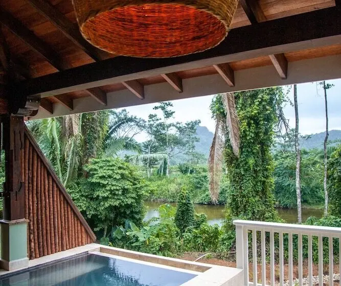 سوئیت با چشم‌انداز رودخانه, Sleeping Giant Rainforest Lodge