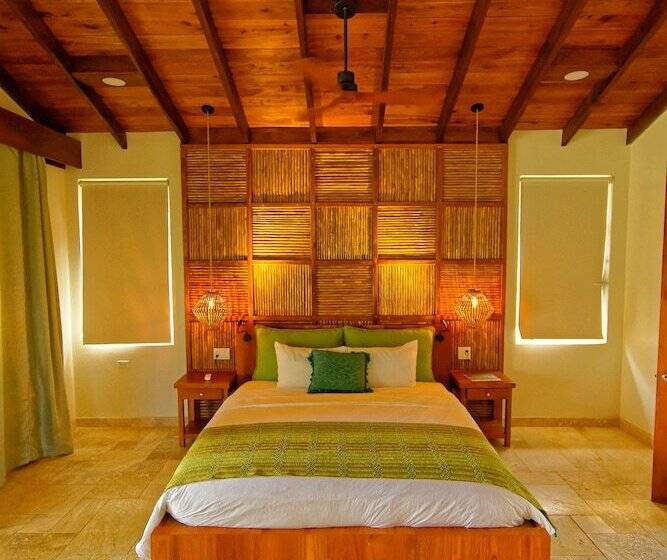 سوئیت با چشم‌انداز رودخانه, Sleeping Giant Rainforest Lodge