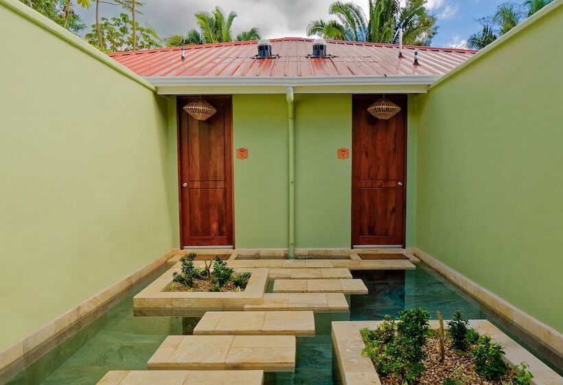 リバービュースイート, Sleeping Giant Rainforest Lodge