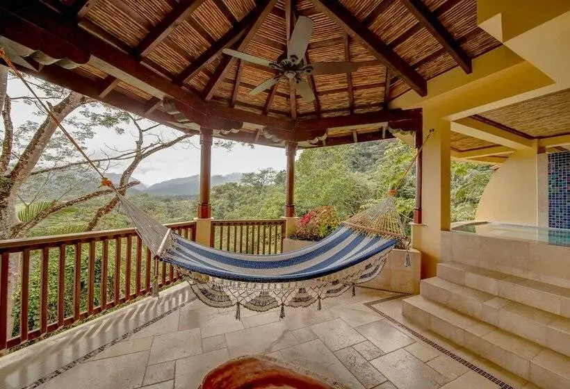 سوییت با چشم‌انداز کوه, Sleeping Giant Rainforest Lodge