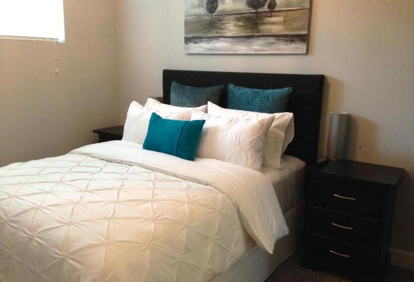 Deluxe Suite, Nature's Door Guest Suite