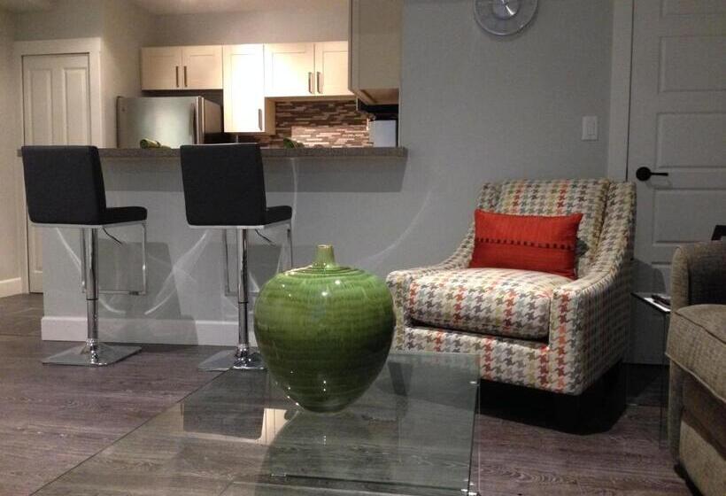 Deluxe Suite, Nature's Door Guest Suite