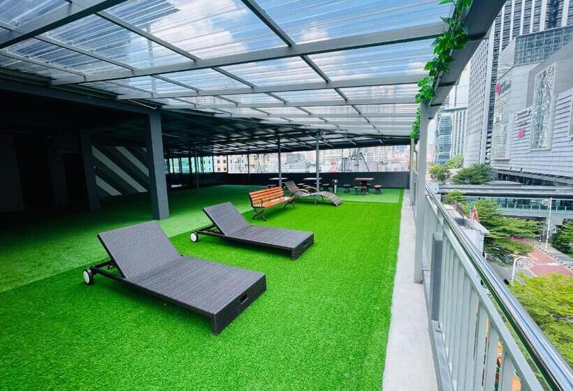 اتاق لوکس خانوادگی, City Central