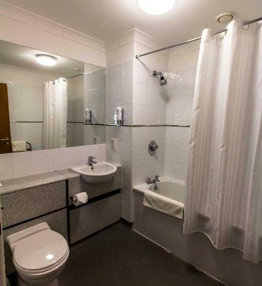 غرفة عائلية, Padbrook Park