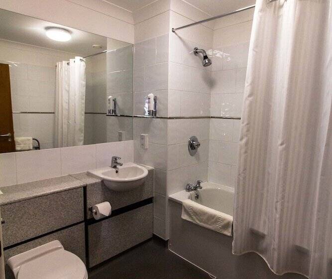 غرفة قياسية, Padbrook Park