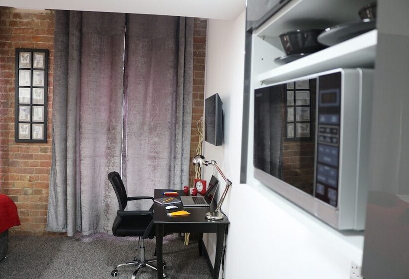 Номер Стандарт, Trivelles Regency, Nottingham