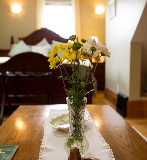 デラックススイート, Hatfield House On Hibernia