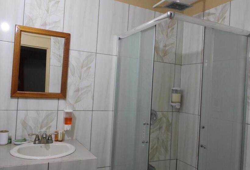 اتاق استاندارد با بالکن و چشمانداز دریا, Matthew S Miracle View