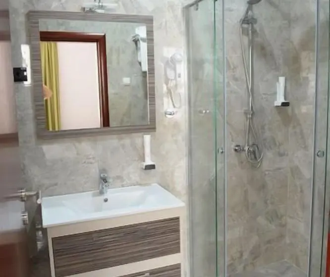 اتاق لوکس, Alibi Sabac