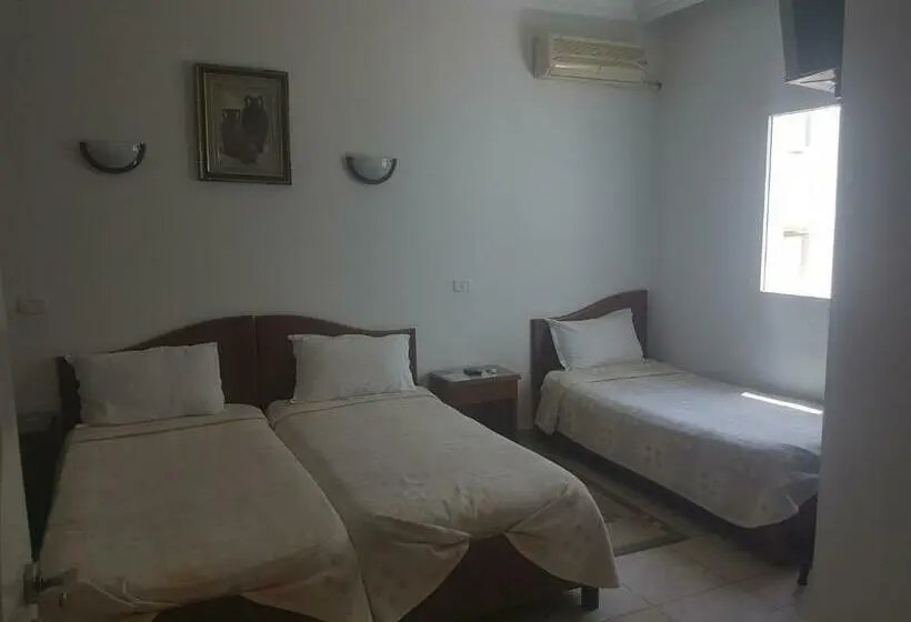 اتاق استاندارد سه نفره, El Layeli