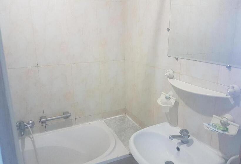 غرفة قياسية, El Layeli