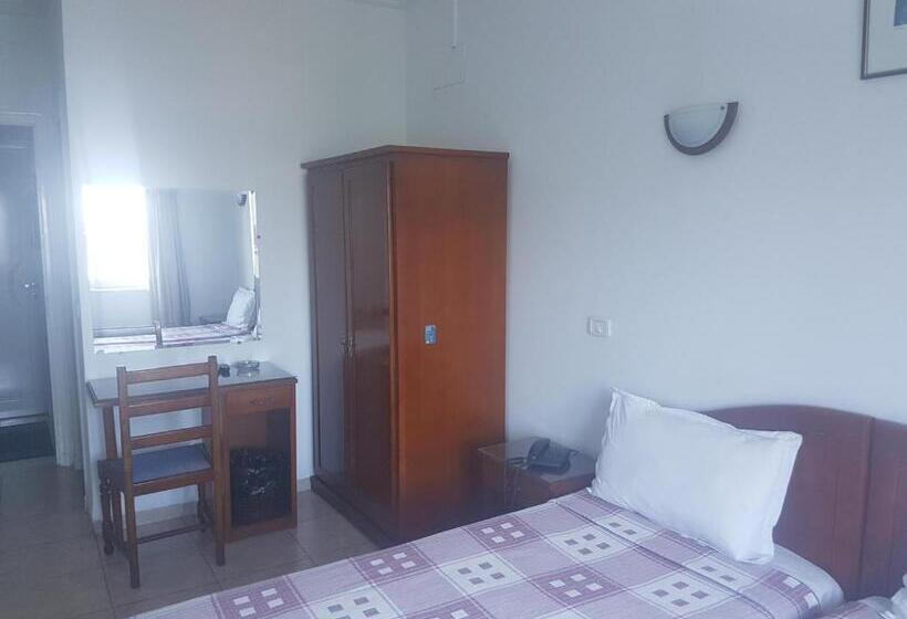 غرفة قياسية, El Layeli