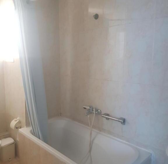 غرفة قياسية ثلاثية, El Layeli