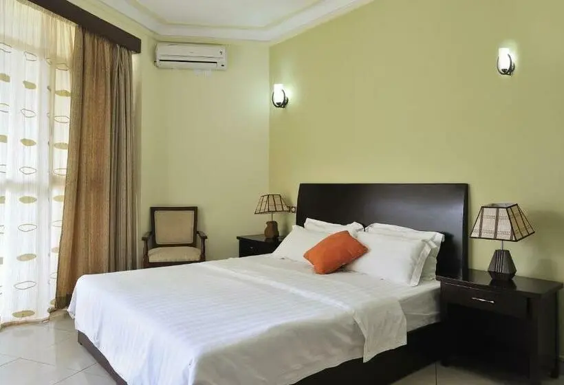 اتاق استاندارد با چشمانداز استخر, Safari Gate
