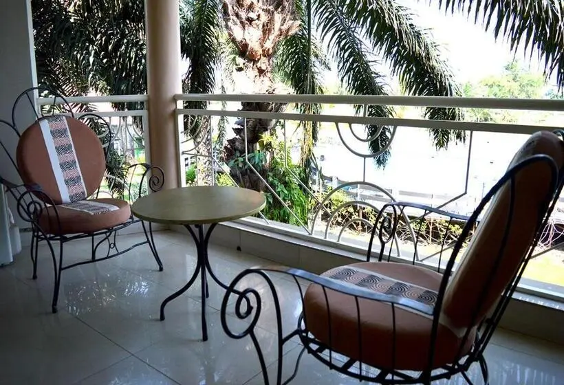 اتاق استاندارد با چشمانداز استخر, Safari Gate