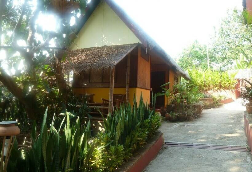 ガーデンビューのスタンダードバンガロー, Old Tree S House