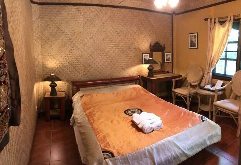 Бунгало Стандарт Вид на Сад, Old Tree S House