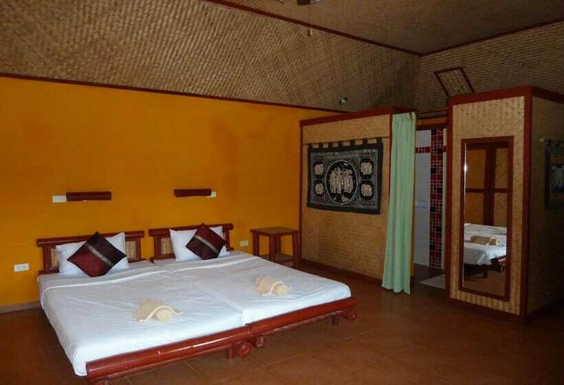 スタンダードバンガロー, Old Tree S House