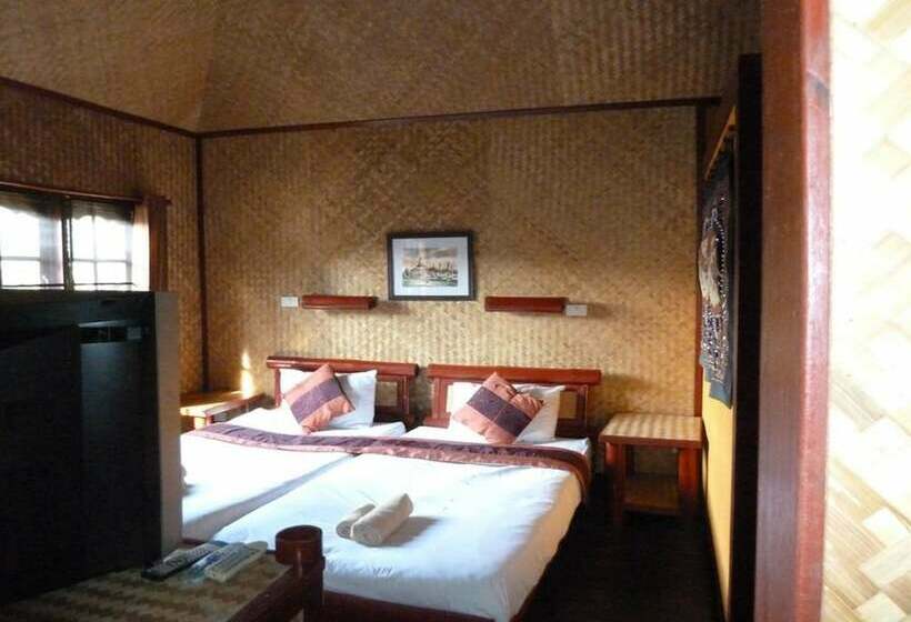 标准平房, Old Tree S House