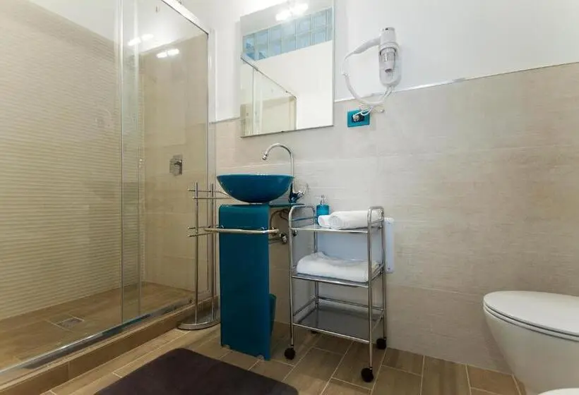 Quarto Quádruplo Standard, Antale