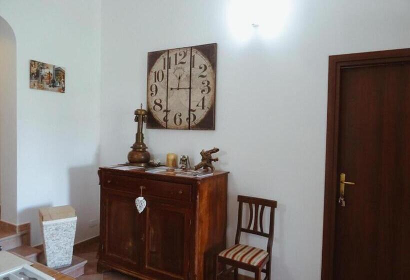 ビラホテル1ベッドルーム, Clock S House