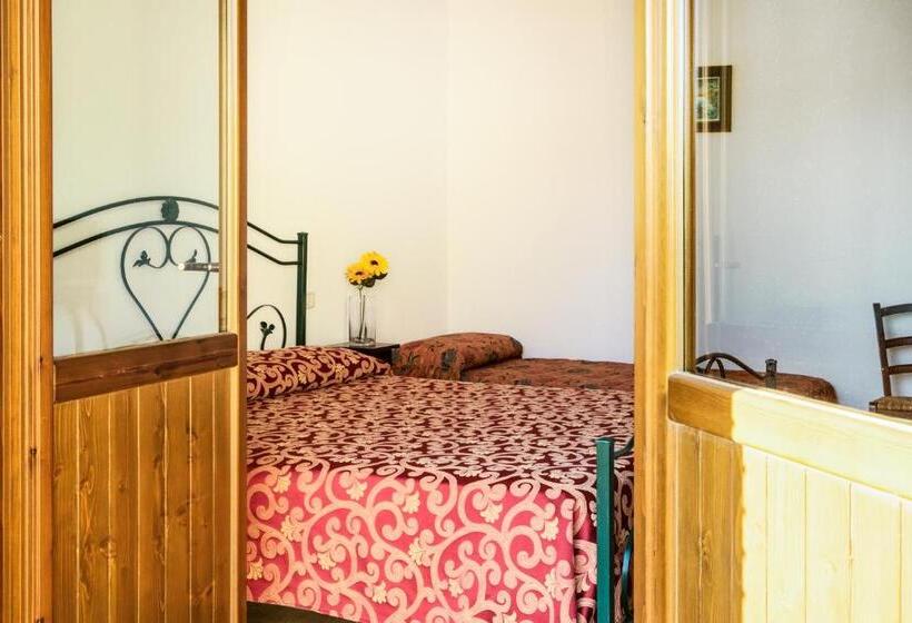 标准间, I Leoncini