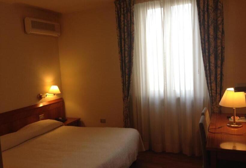 スタンダードトリプルルーム, Cristallo