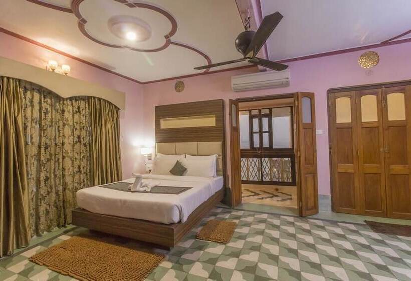 Camera Premium, East View