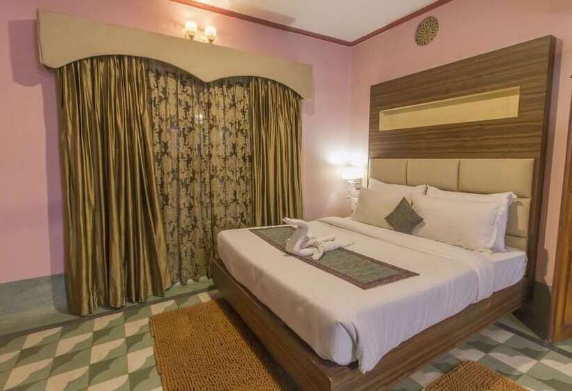 Camera Premium, East View