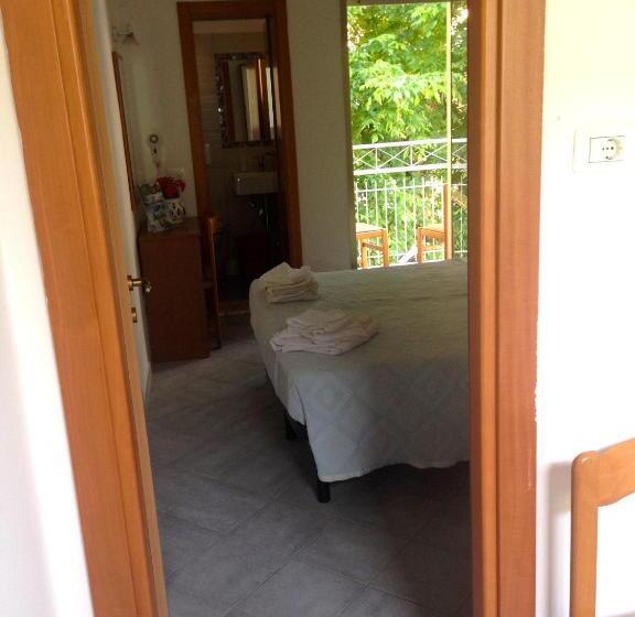 Четырехместный Номер Стандарт, Jole