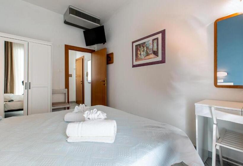 Четырехместный Номер Стандарт, Jole