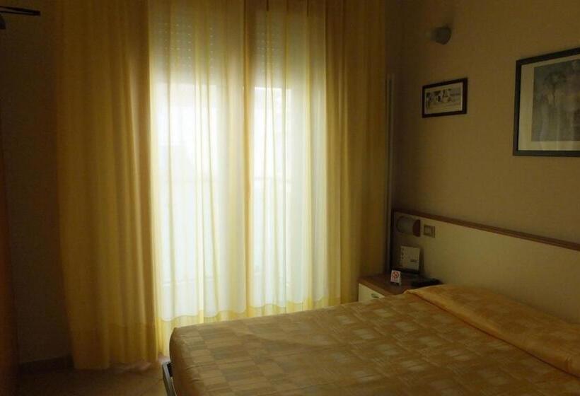 غرفة قياسية مزوَّدة بشُرفة, Nettuno