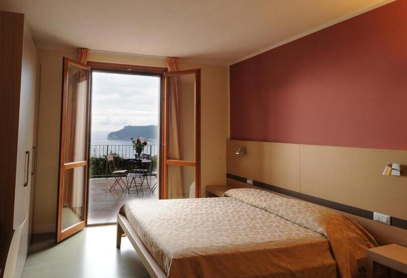 חדר משפחתי נוף לים, Oroverde