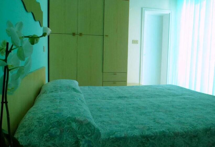 バルコニー付きスタンダードトリプルルーム, Rosalba